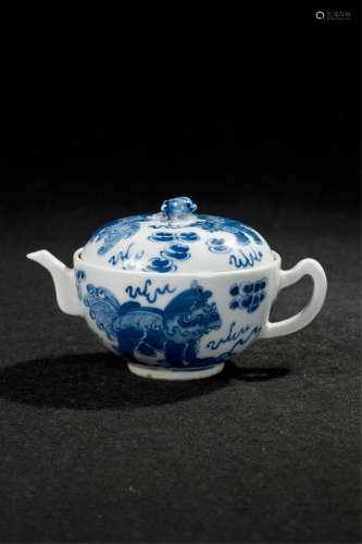 CHINESE BLUE AND WHITE PORCELAIN TEA POT