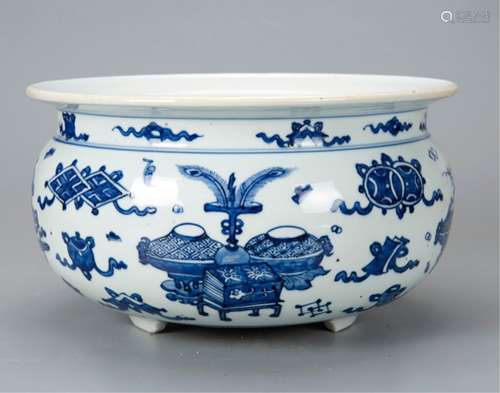 CHINESE BLUE AND WHITE PORCELAIN CENSER