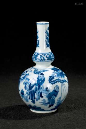 CHINESE BLUE AND WHITE PORCELAIN GOURD VASE