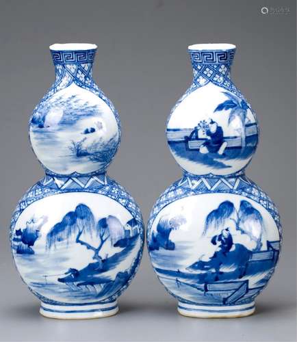 PAIR OF CHINESE BLUE AND WHITE GOURD VASES