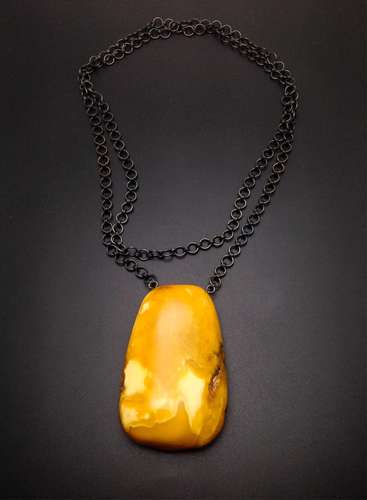 CHINESE BUTTERSCOTCH AMBER PENDANT NECKLACE