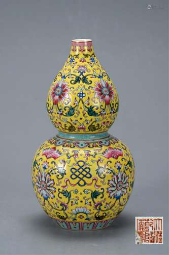 CHINESE YELLOW GROUND FAMILLE ROSE GOURD VASE