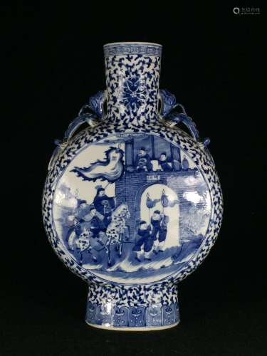 CHINESE BLUE AND WHITE MOON FLASK VASE