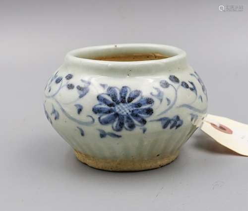 CHINESE YUAN DYNASTY BLUE AND WHITE JAR