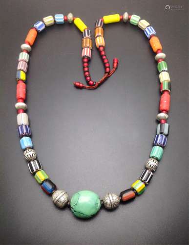 CHINESE TURQUOISE AND GLASS BEADS NECKLACE