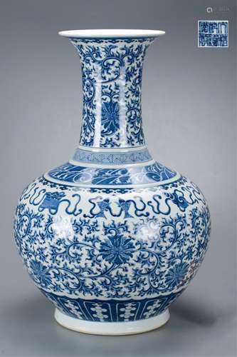 CHINESE BLUE AND WHITE FOLIAGE PORCELAIN VASE