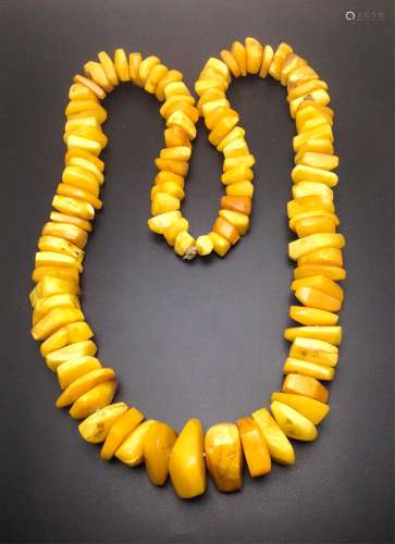 CHINESE BUTTERSCOTCH AMBER NECKLACE