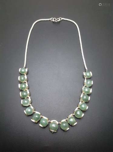 CHINESE NATURAL JADEITE BEADS NECKLACE