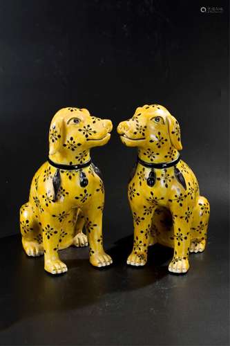 PAIR OF CHINESE YELLOW GROUND PORCELAIN DOGS