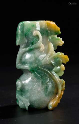 CHINESE QING DYNASTY JADEITE FLOWER VASE