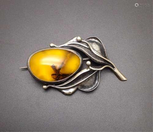 CHINESE BUTTERSCOTCH AMBER SILVER BROOCH