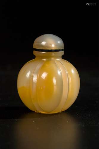 CHINESE AGATE SNUFF BOTTLE