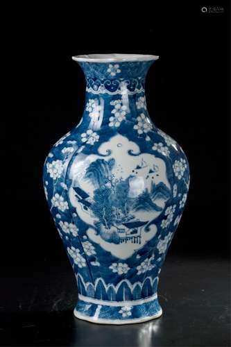 CHINESE QING DYNASTY BLUE WHITE LOBED VASE