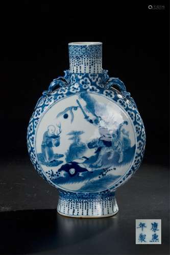 CHINESE QING DYNASTY BLUE WHITE MOON FLASK VASE