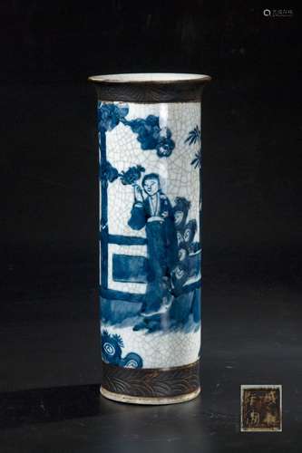 CHINESE BLUE WHITE CRACKLE GLAZED BEAKER 