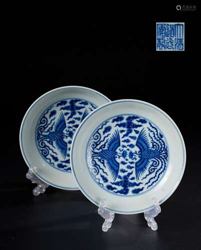 CHINESE BLUE AND WHITE PHOENIX PLATE, PAIR