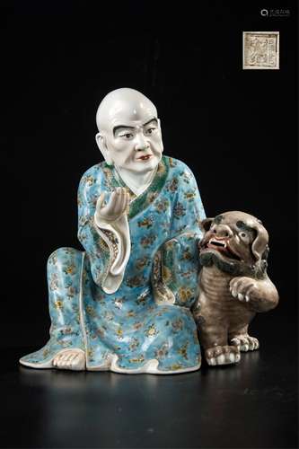 CHINESE FAMILLE ROSE PORCELAIN FIGURE OF LOHAN