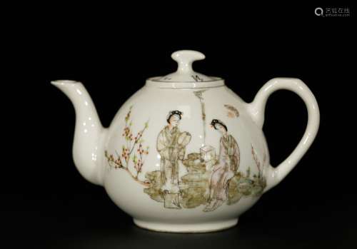Chinese 1920's Porcelain Teapot w/ Fine Painting