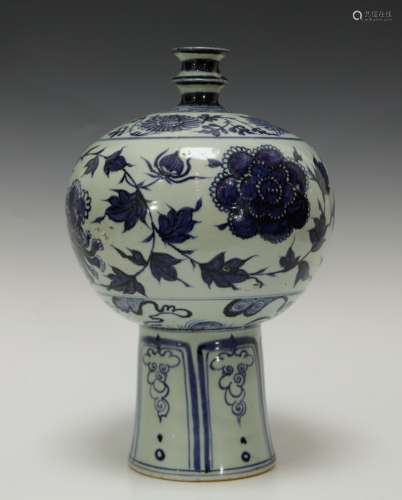 Chinese Yuan Style Blue/White Porcelain Vase