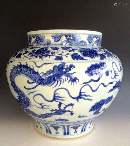 Chinese Blue/White Porcelain Dragon Jar