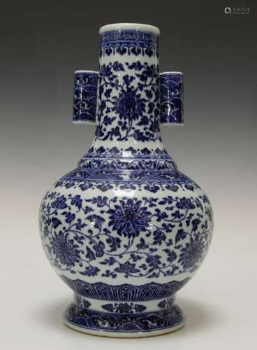 Chinese Blue/White Porcelain Vase