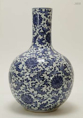 Chinese Blue/White Porcelain Tian Qiu Vase