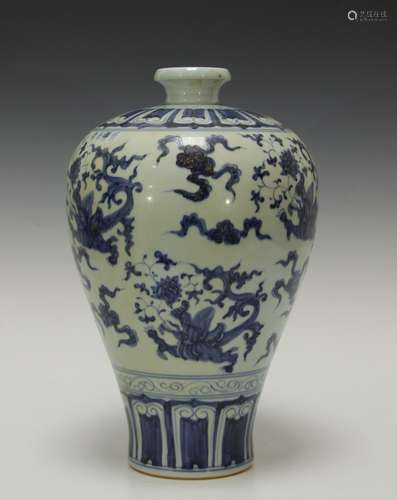 Chinese Blue/White Porcelain Dragon Vase