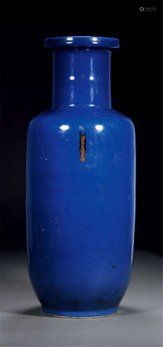 祭蓝釉棒槌瓶