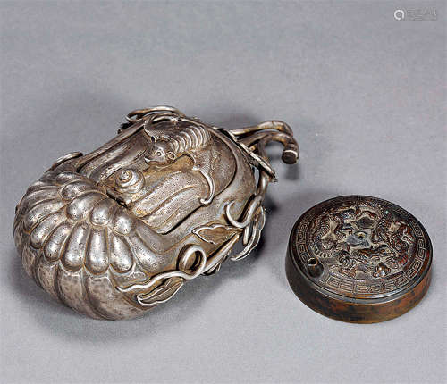 银制镂雕福在眼前盖盒 连铜双龙纹水注