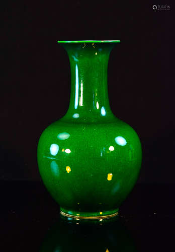 Chinese Apple Green Glazed Porcelain Vase