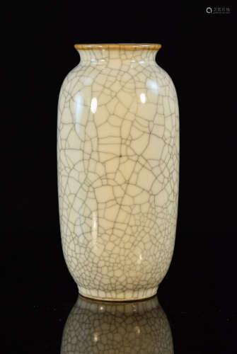Chinese Ge Crackle Glazed Porcelain Vase