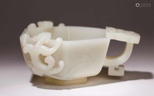 CHINESE QING DYNASTY WHITE JADE CHILONG CUP