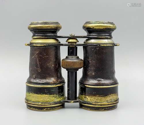 AN ANTIQUE BINOCULARS