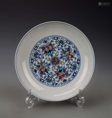 CHINESE DOUCAI FOLIAGE PORCELAIN PLATE