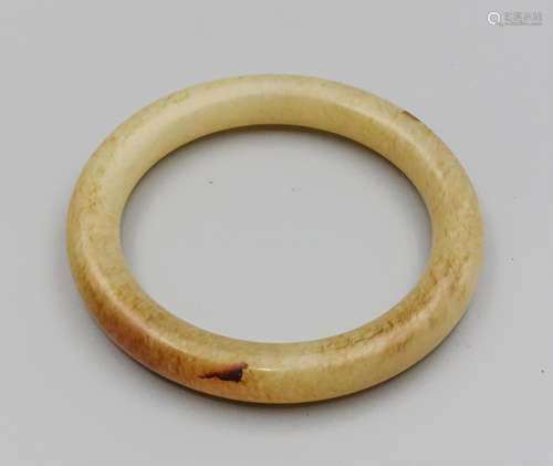 CHINESE WHITE JADE BANGLE WITH RUSSET