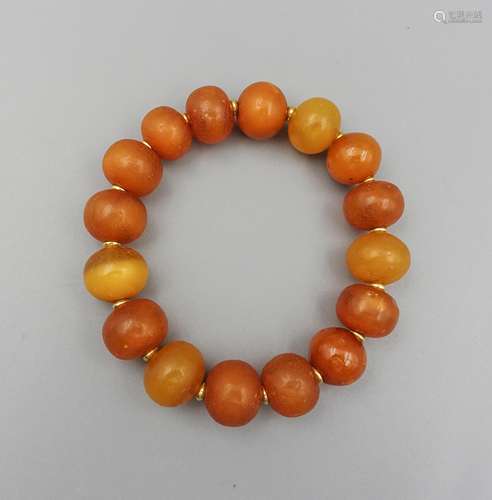 CHINESE AMBER BEADS WITH 18K GOLD BRACELET