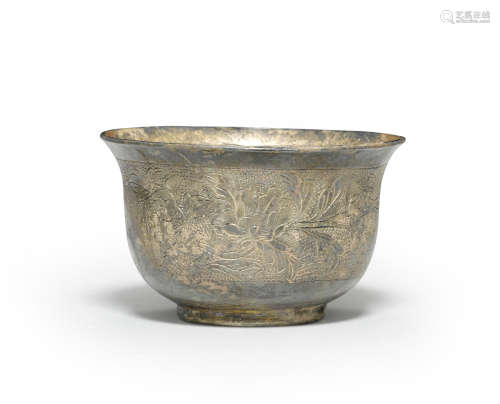 十至十二世纪 银鎏金花瓣海水纹小杯