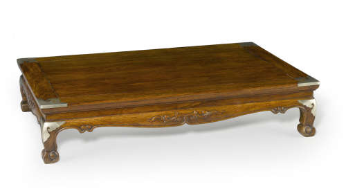 十七世纪 黄花梨束腰炕桌