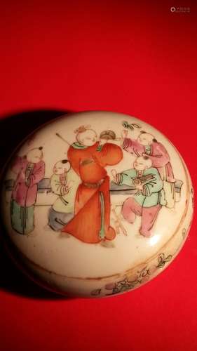 Chinese Famille Rose Powder Container