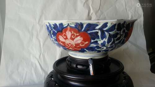 Famille Rose enameled porcelain Bow