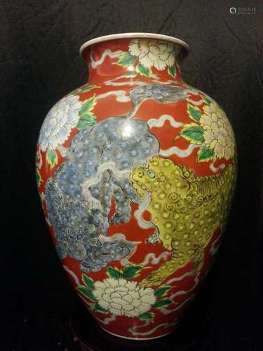 Antique Chinese Famille Rose Porcelain pot