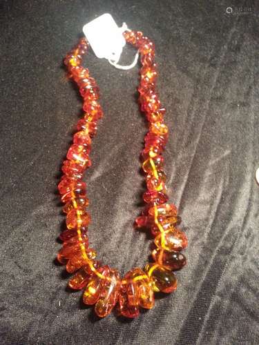 AMBER MILA NECKLACE