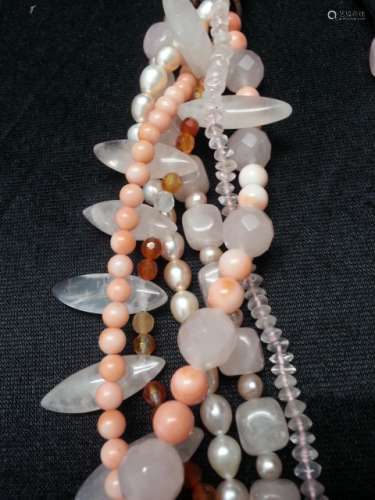 Peral coral crystal   NECKLACE