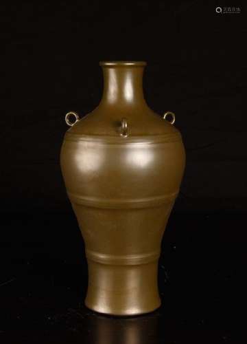 Chinese Tea dust porcelain vase