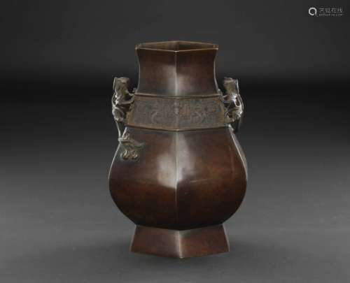 「大明宣徳年製」款　銅饕餮紋獣耳花瓶