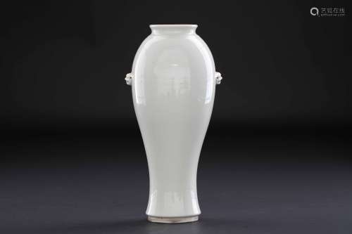 徳化窯白瓷獅耳瓶（帶木箱）