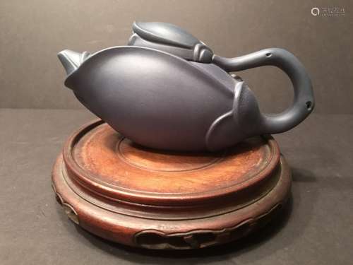 OLD Large Chinese Yixing Zisha teapot, marked. 7 1/2