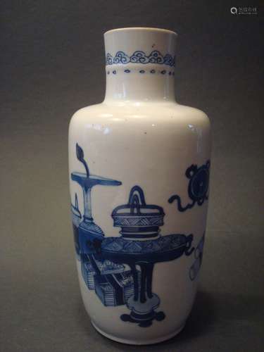 ANTIQUE Chinese Blue and White Vase, 17th/18th C, Kangxi period. 8