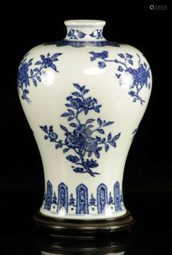 Chinese Qianlong Period Blue and White Mei Vase