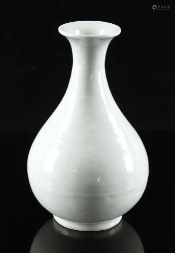 Chinese White Glazed Yuhuchun Vase